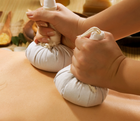 Kräuterstempelmassage_Thaimassage_Jaksin