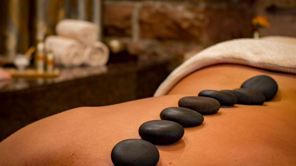 Hot Stone-Thaimassage_Jaksin