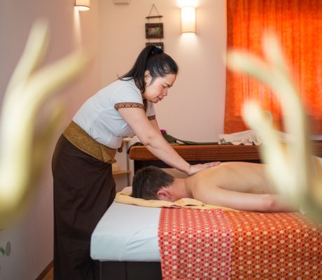 Thaimassage_by_Jaksin_Galerie